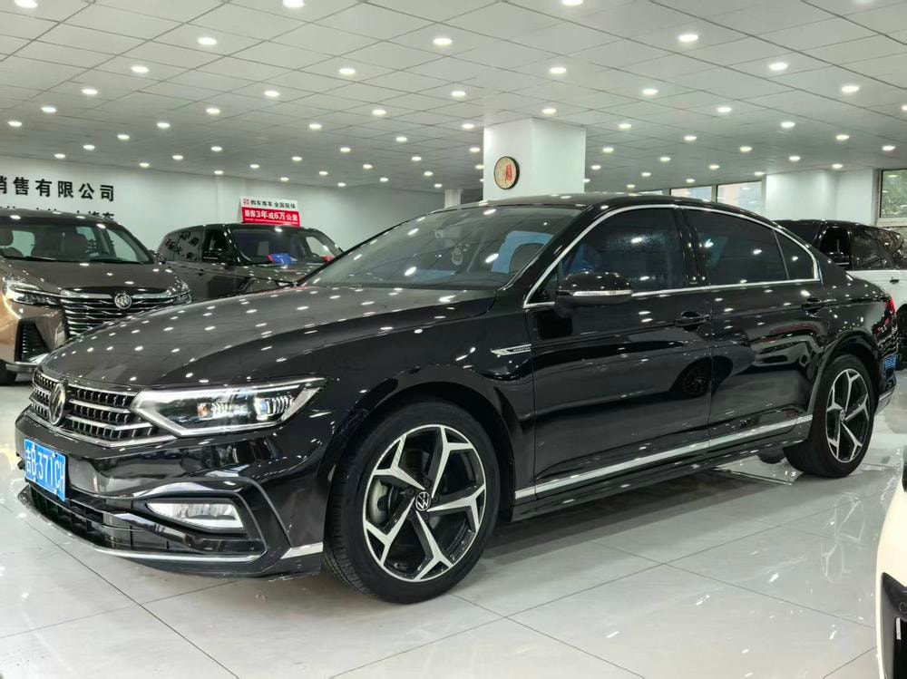 Volkswagen Magotan 2023 — фото автомобиля