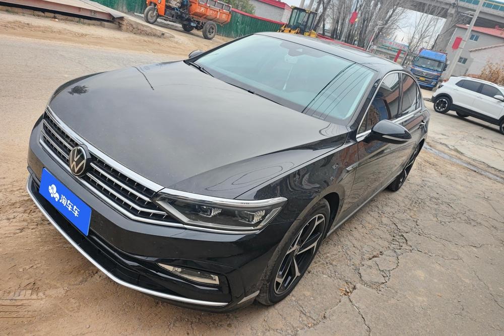 Volkswagen Magotan 2023 — фото автомобиля 1