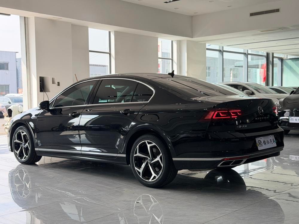 Volkswagen Magotan 2023 — фото автомобиля