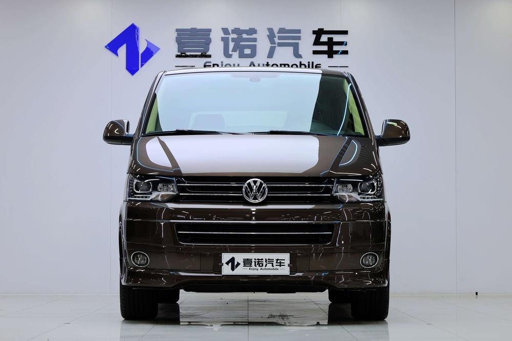 Volkswagen Multivan 2012 — фото автомобиля