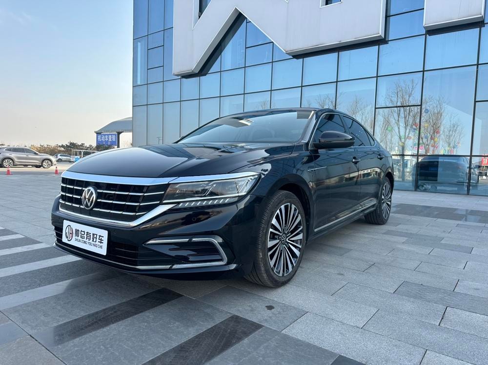 Volkswagen Passat 2021 — фото автомобиля 1