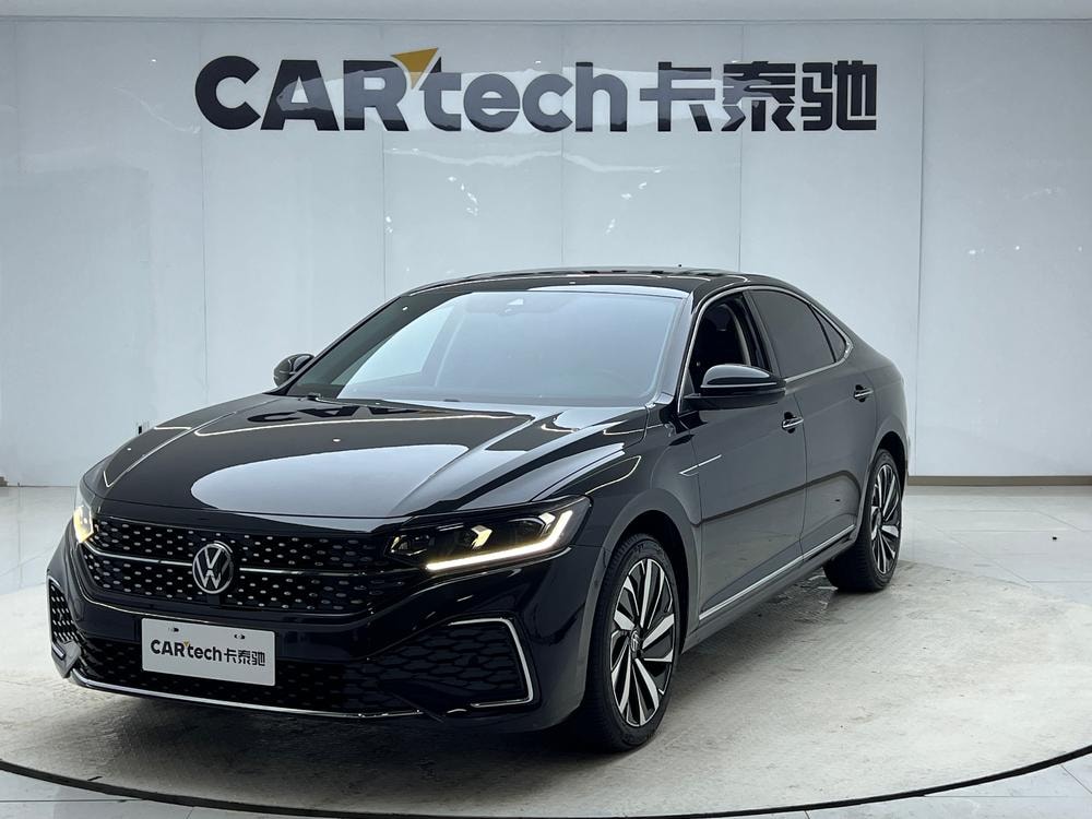 Volkswagen Passat 2022 — фото автомобиля 1