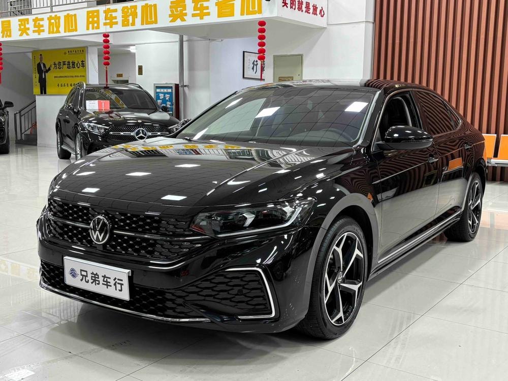 Volkswagen Passat 2024 — фото автомобиля 1