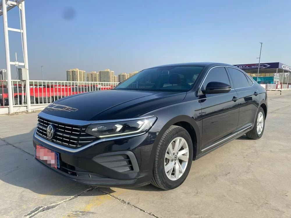 Volkswagen Passat 2023 — фото автомобиля
