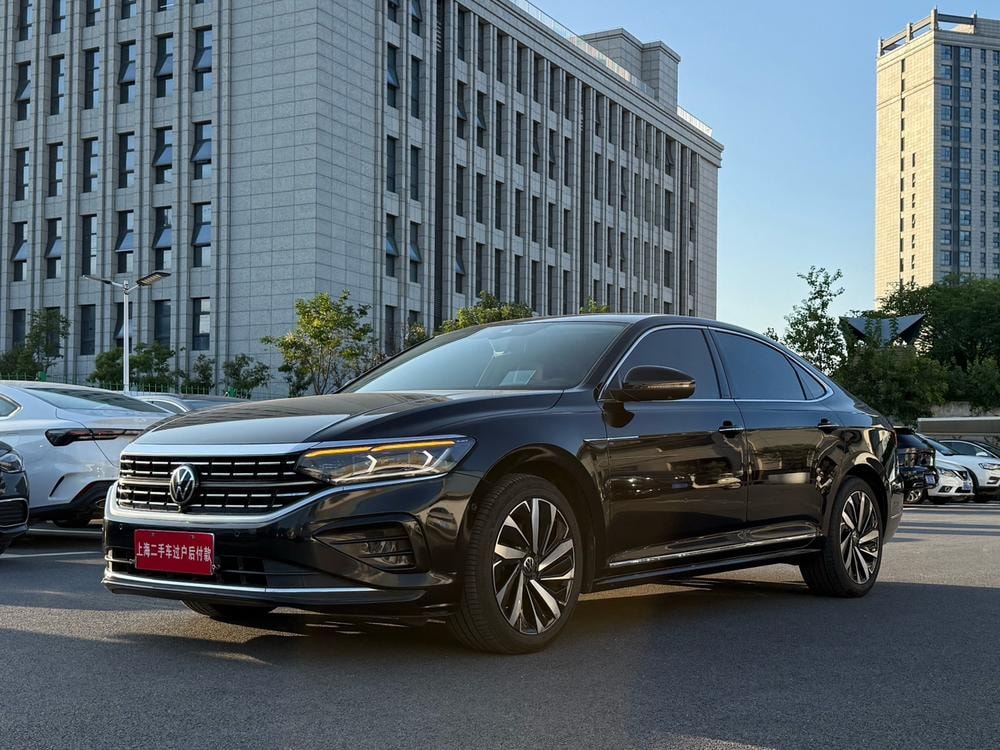 Volkswagen Passat 2022 — фото автомобиля 1