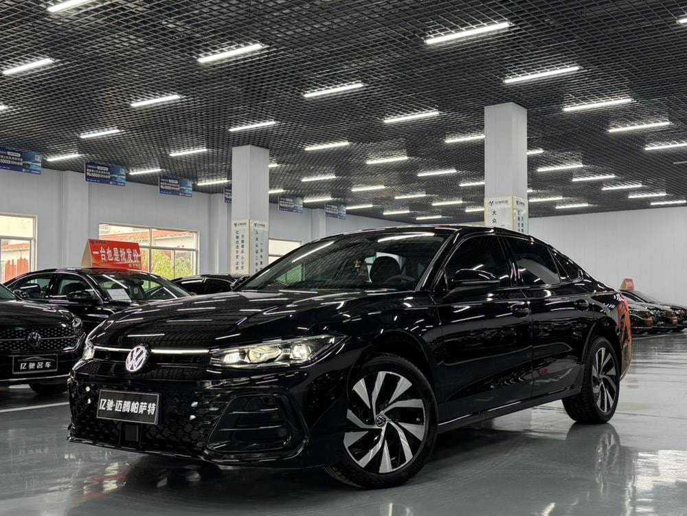 Volkswagen Passat 2025 — фото автомобиля
