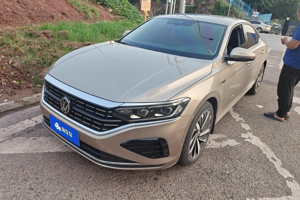 Volkswagen Passat 2022 — фото автомобиля