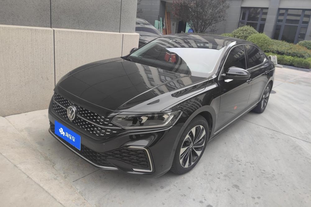 Volkswagen Passat 2022 — фото автомобиля 1