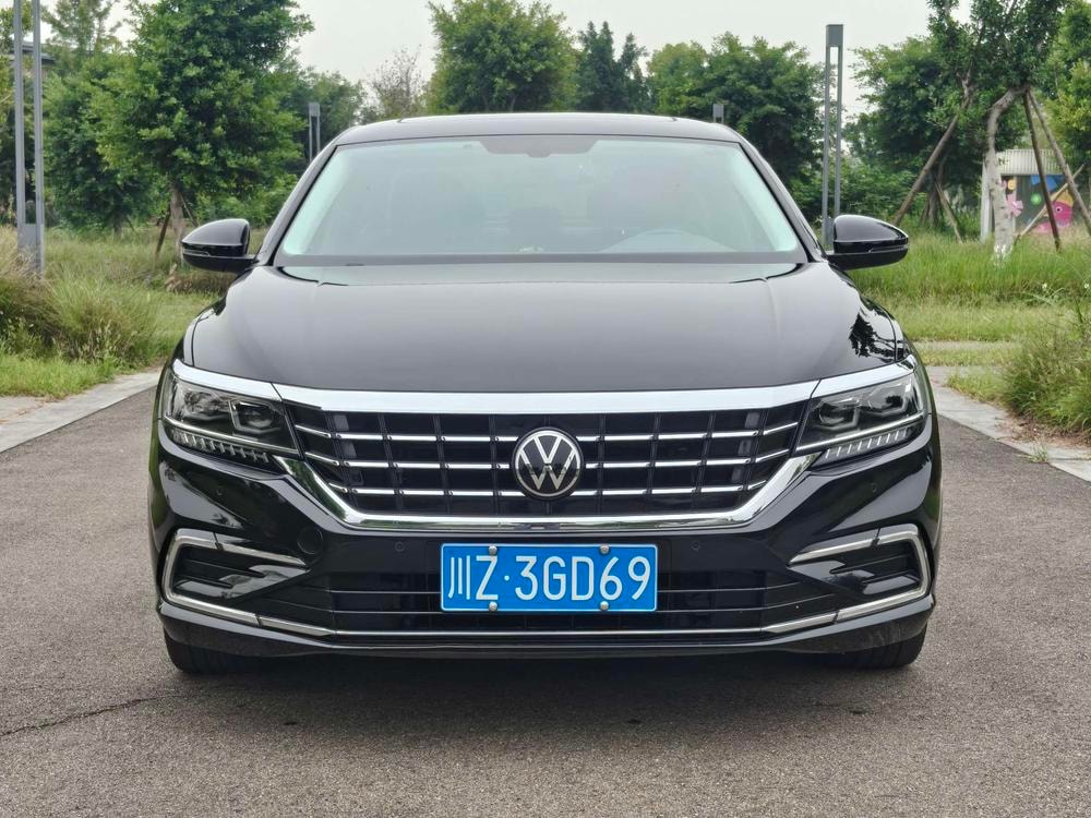 Volkswagen Passat 2021 — фото автомобиля 1