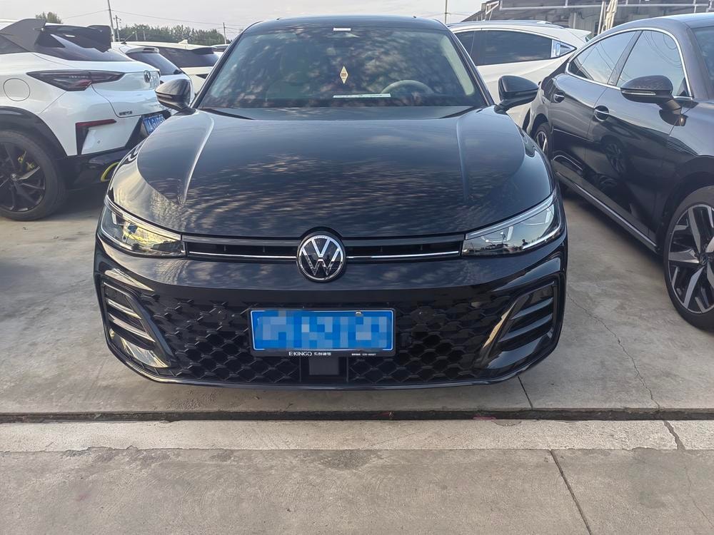 Volkswagen Passat 2025 — фото автомобиля 1
