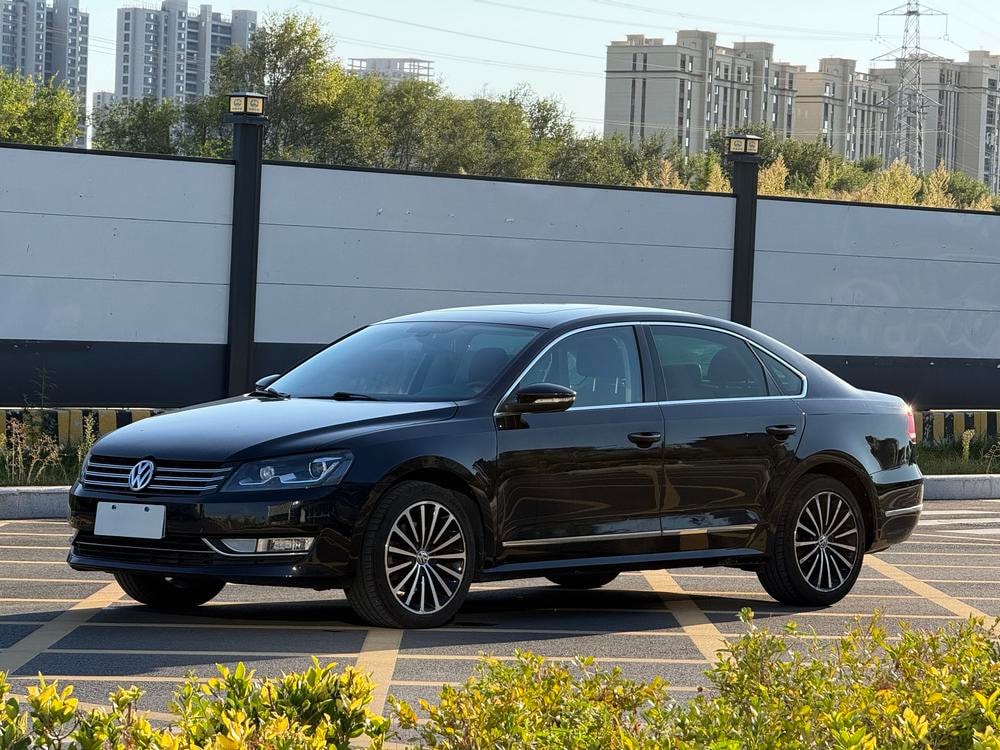 Volkswagen Passat 2015 — фото автомобиля