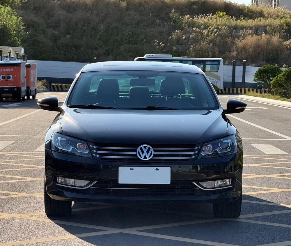 Volkswagen Passat 2015 — фото автомобиля