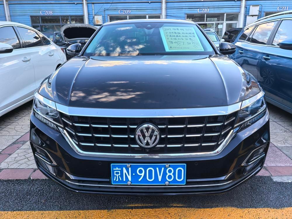 Volkswagen Passat 2019 — фото автомобиля 1