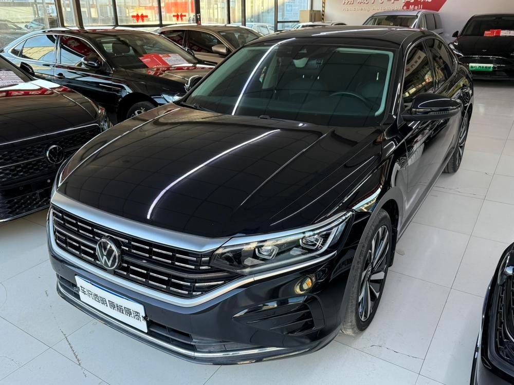 Volkswagen Passat 2022 — фото автомобиля 1