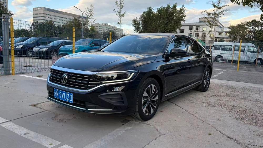 Volkswagen Passat 2024 — фото автомобиля 1
