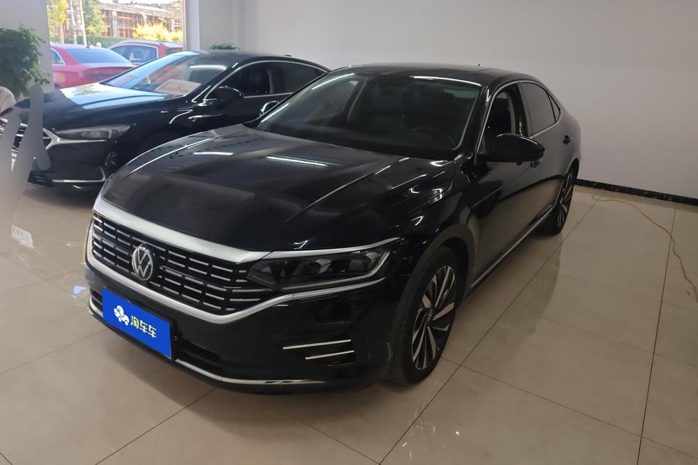 Volkswagen Passat 2023 — фото автомобиля 1