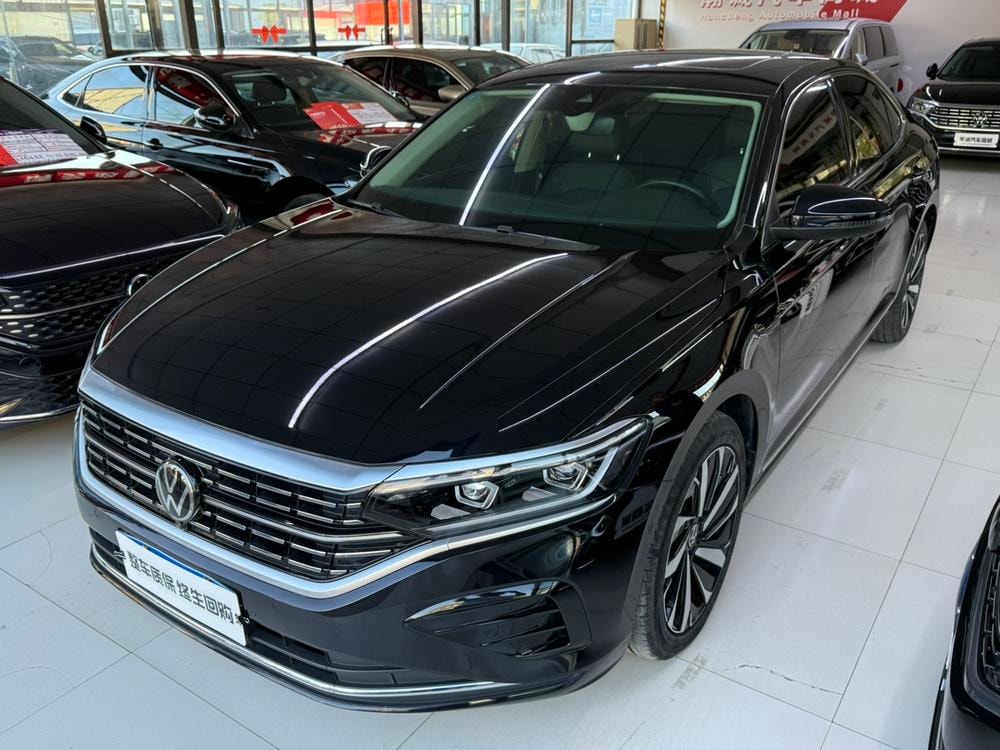 Volkswagen Passat 2023 — фото автомобиля