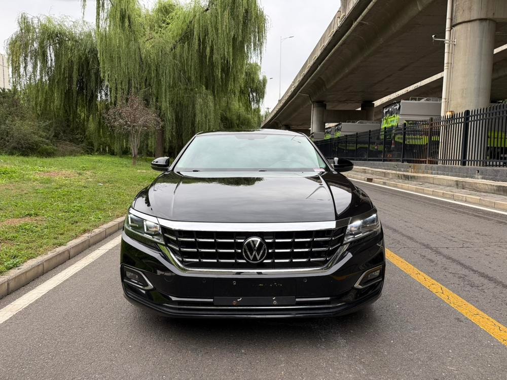 Volkswagen Passat 2019 — фото автомобиля 1