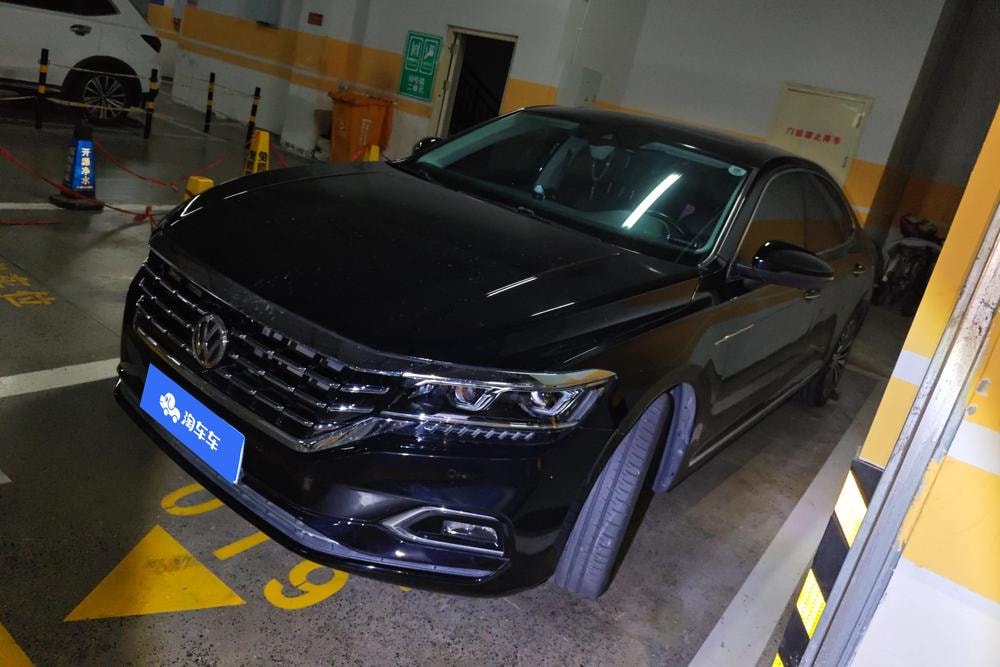 Volkswagen Passat 2019 — фото автомобиля 1