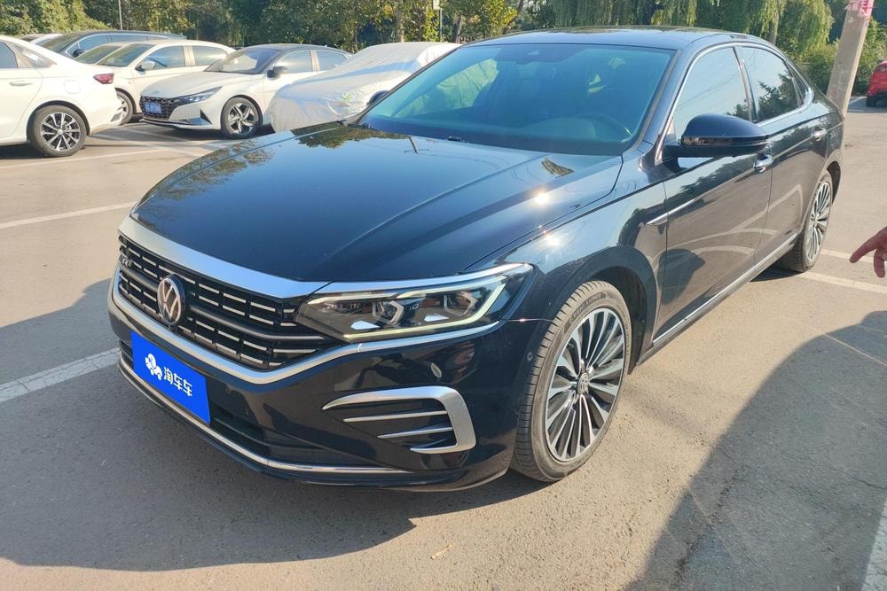 Volkswagen Passat 2022 — фото автомобиля 1