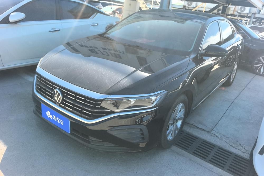 Volkswagen Passat 2022 — фото автомобиля 1