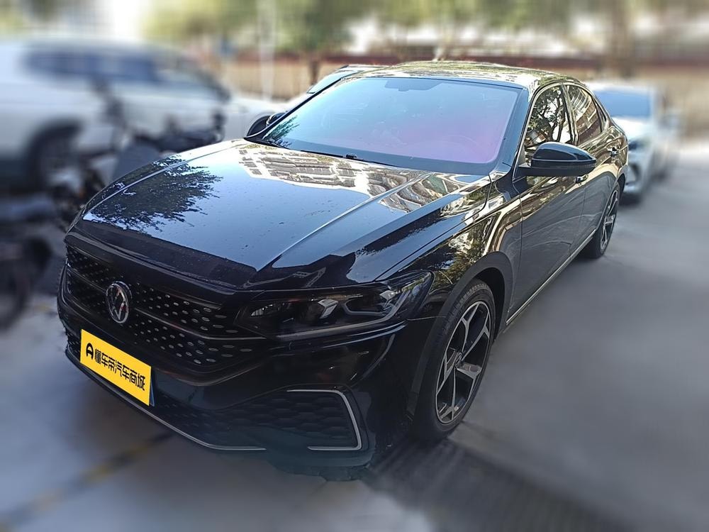 Volkswagen Passat 2023 — фото автомобиля