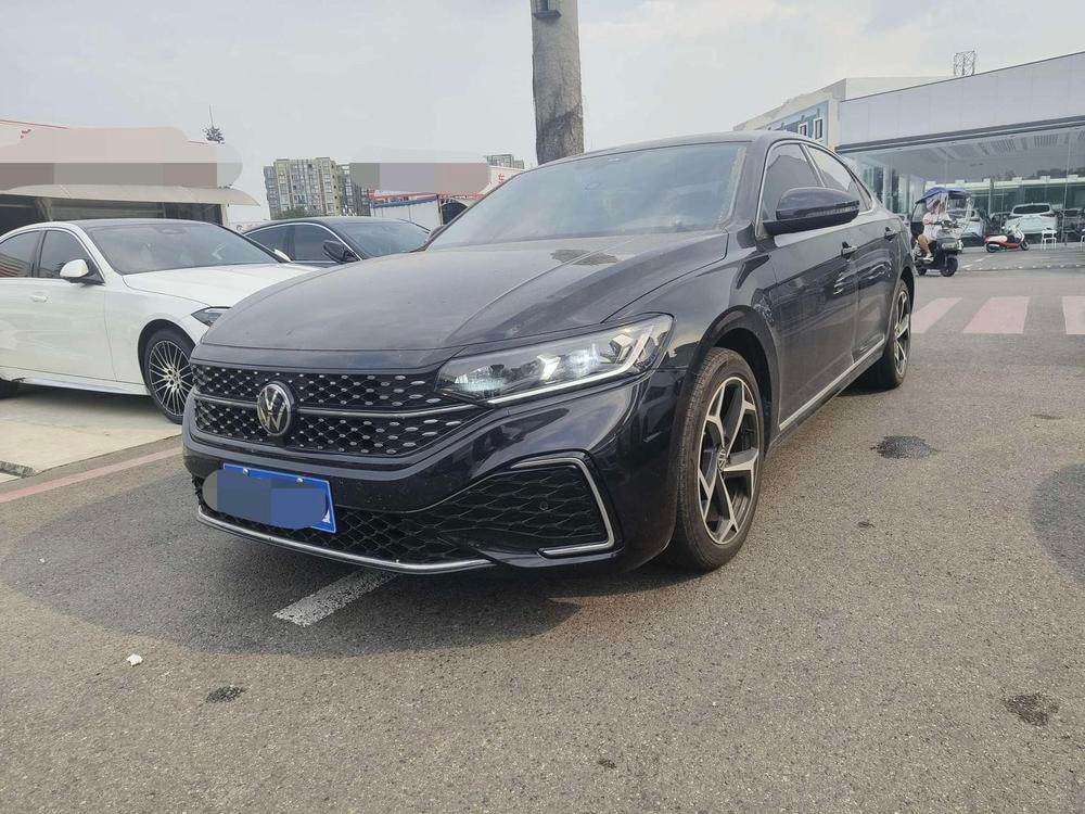 Volkswagen Passat 2025 — фото автомобиля 1