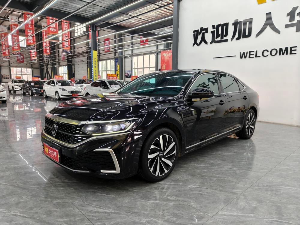 Volkswagen Passat 2022 — фото автомобиля 1