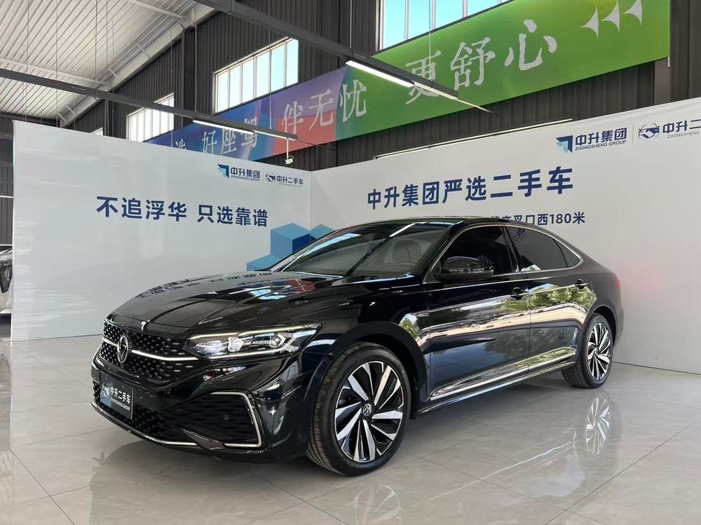 Volkswagen Passat 2022 — фото автомобиля 1