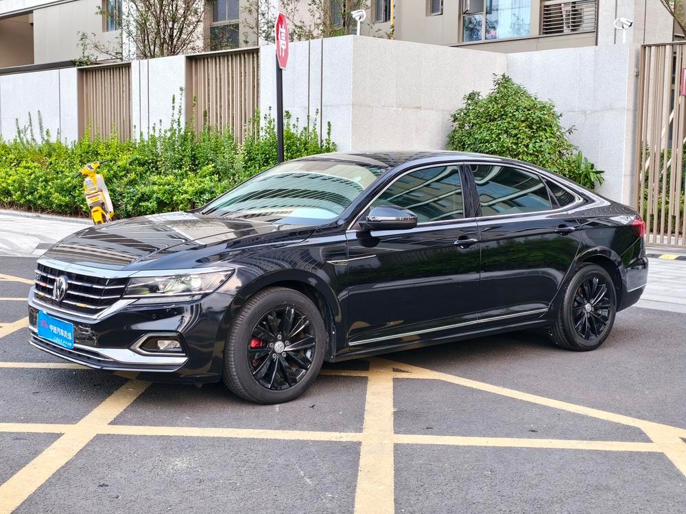 Volkswagen Passat 2020 — фото автомобиля 1