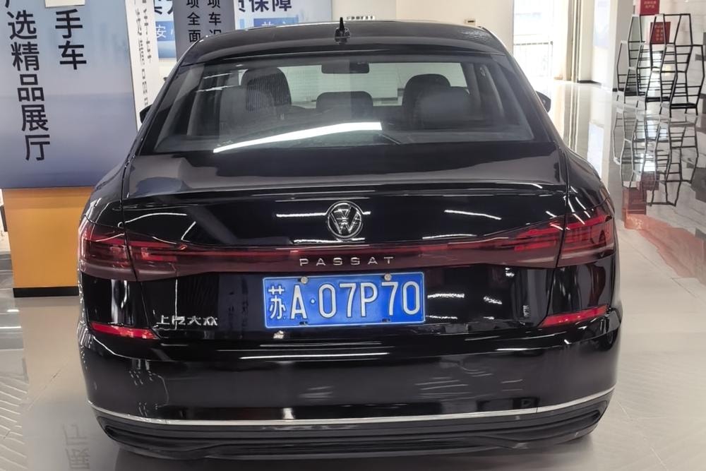 Volkswagen Passat 2024 — фото автомобиля 1