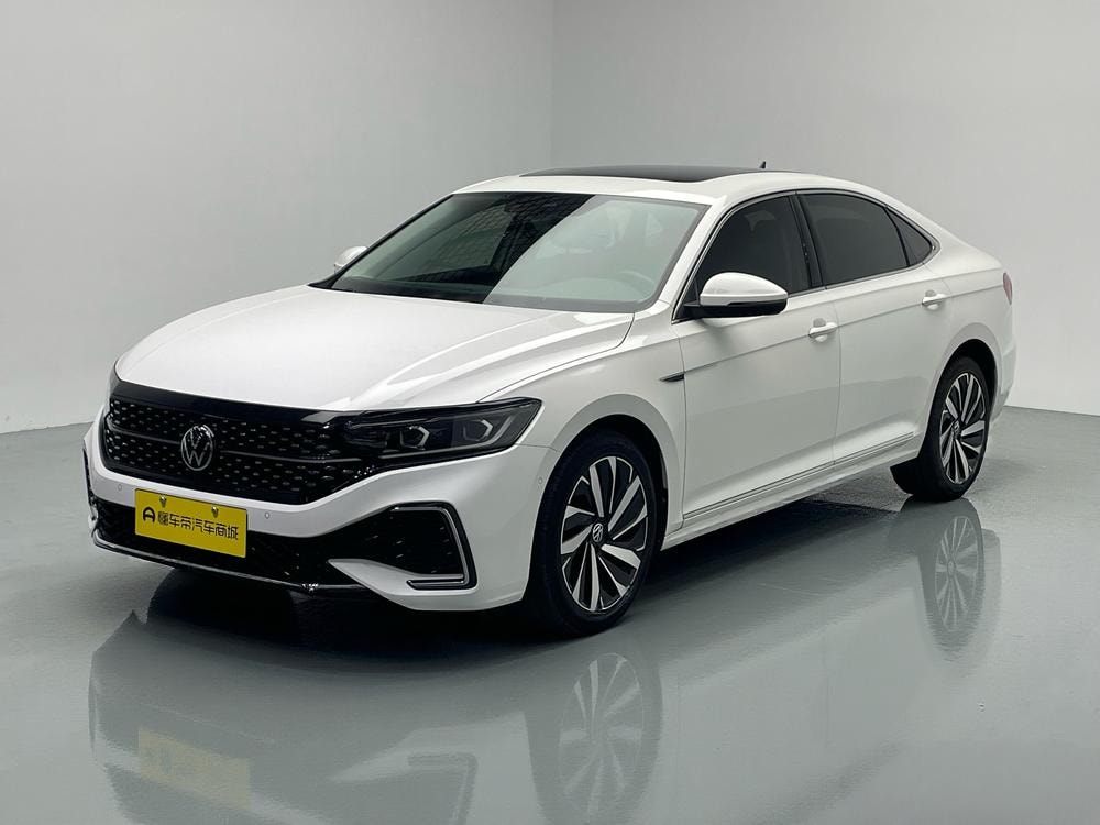 Volkswagen Passat 2022 — фото автомобиля 1