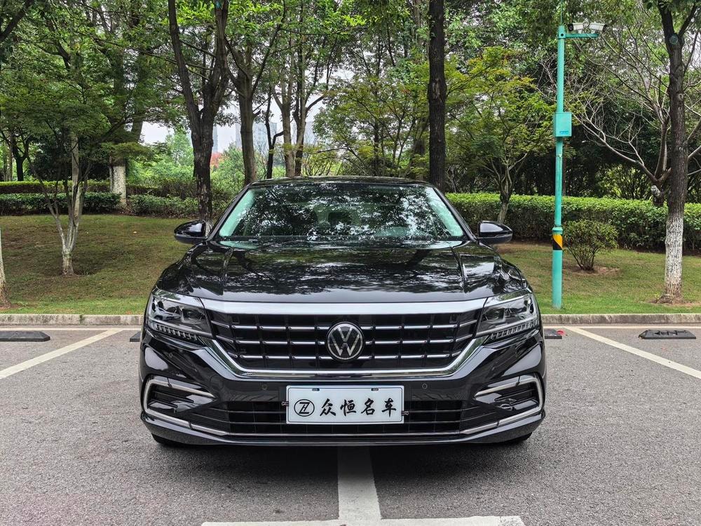 Volkswagen Passat 2021 — фото автомобиля 1