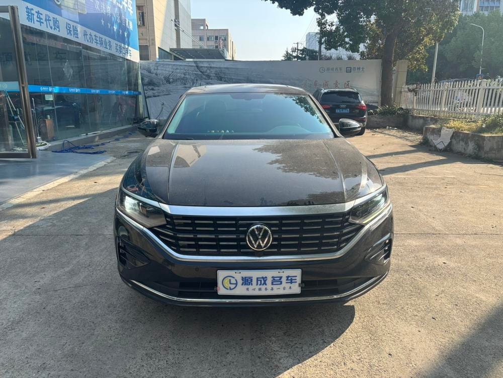 Volkswagen Passat 2022 — фото автомобиля 1