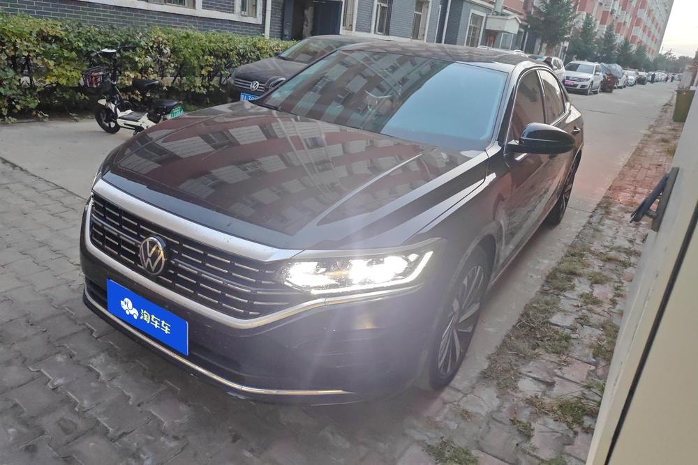 Volkswagen Passat 2023 — фото автомобиля