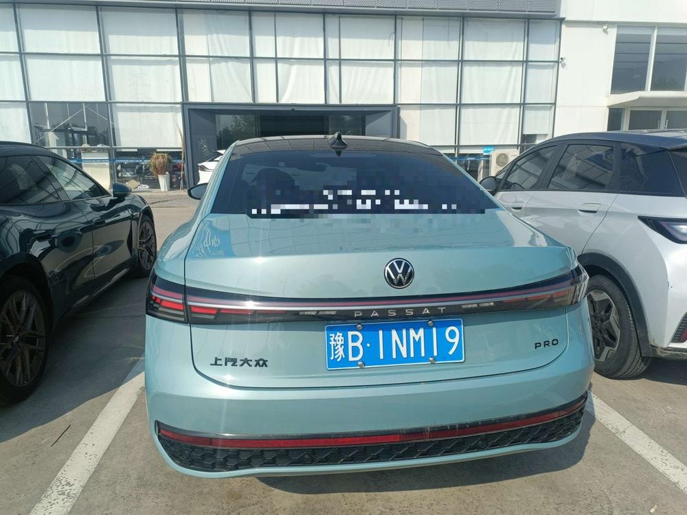 Volkswagen Passat 2025 — фото автомобиля
