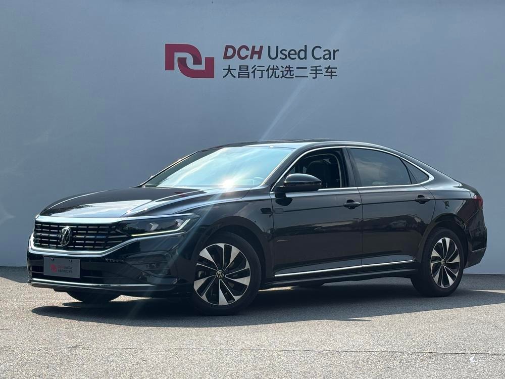 Volkswagen Passat 2023 — фото автомобиля