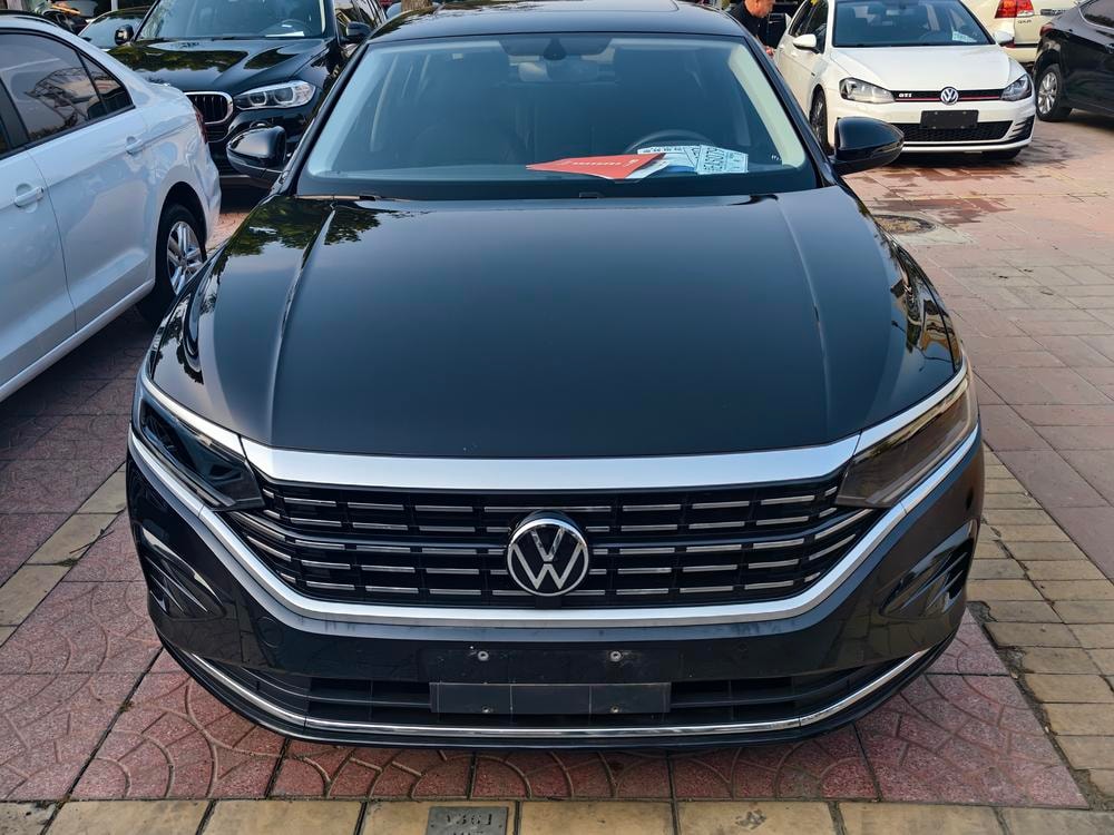 Volkswagen Passat 2022 — фото автомобиля