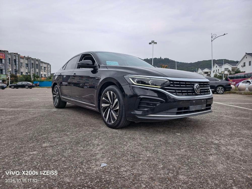 Volkswagen Passat 2022 — фото автомобиля