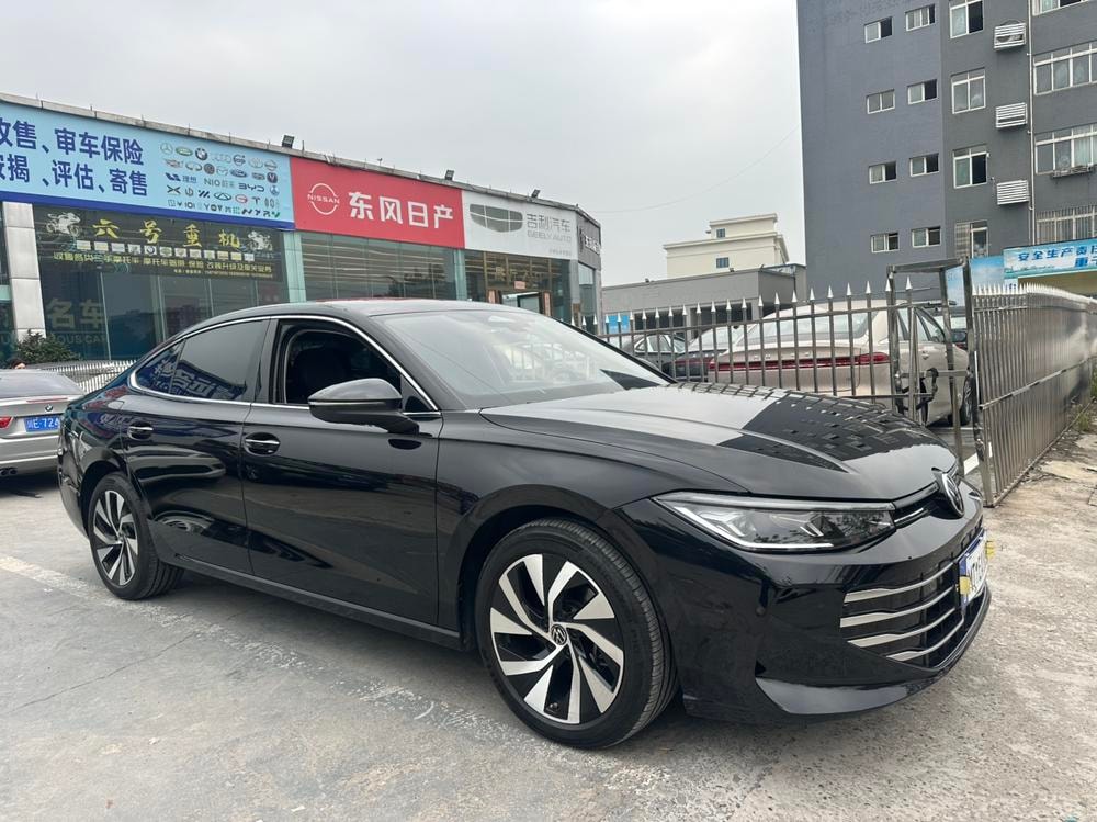 Volkswagen Passat 2025 — фото автомобиля