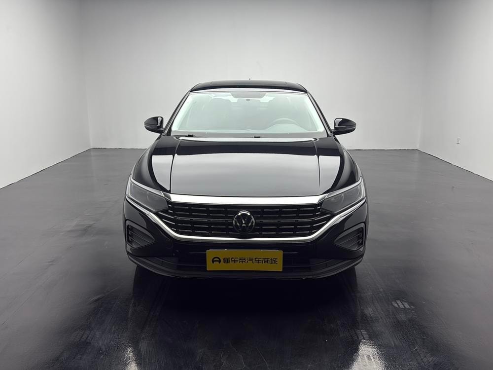 Volkswagen Passat 2025 — фото автомобиля