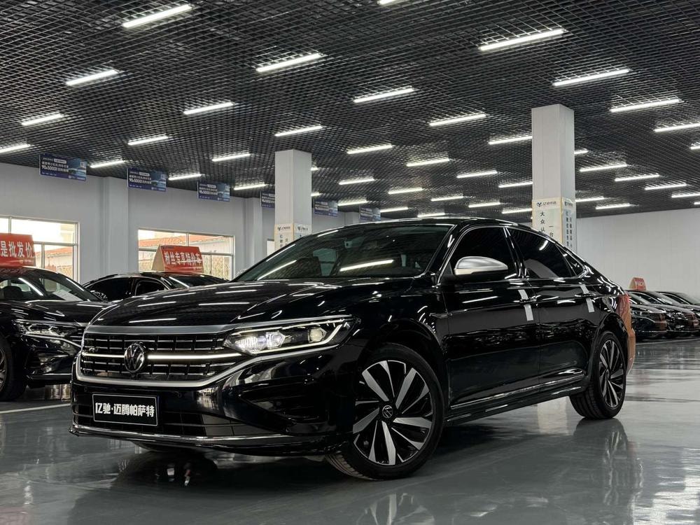 Volkswagen Passat 2025 — фото автомобиля