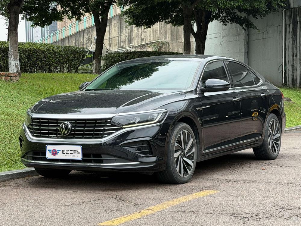 Volkswagen Passat 2023 — фото автомобиля