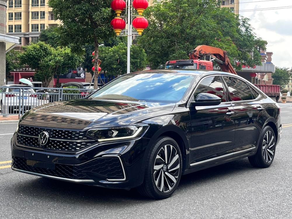 Volkswagen Passat 2022 — фото автомобиля
