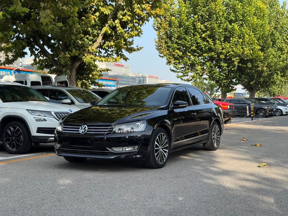 Volkswagen Passat 2015 — фото автомобиля