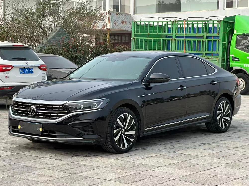 Volkswagen Passat 2023 — фото автомобиля