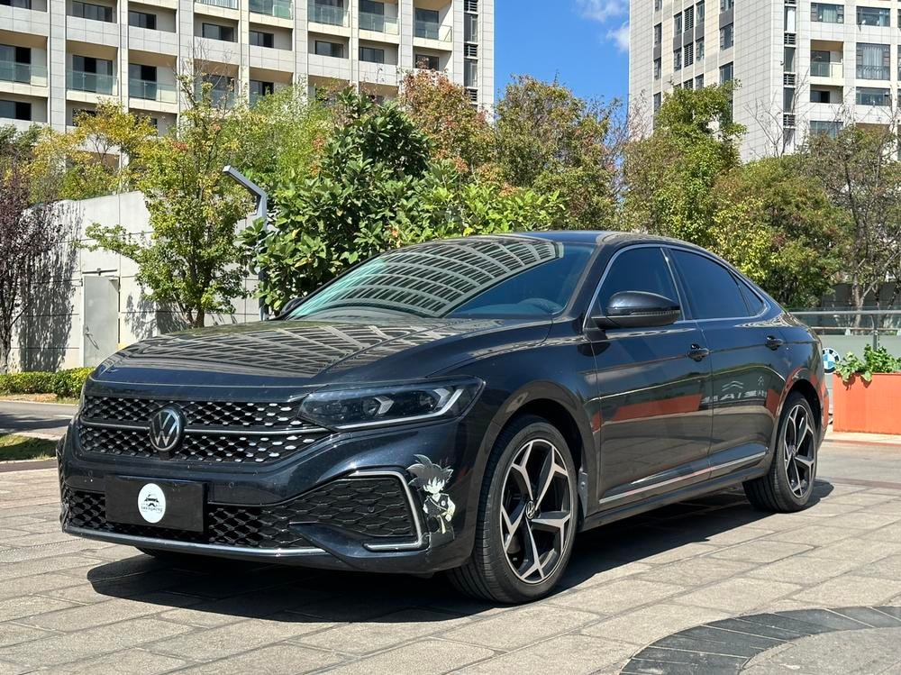 Volkswagen Passat 2023 — фото автомобиля