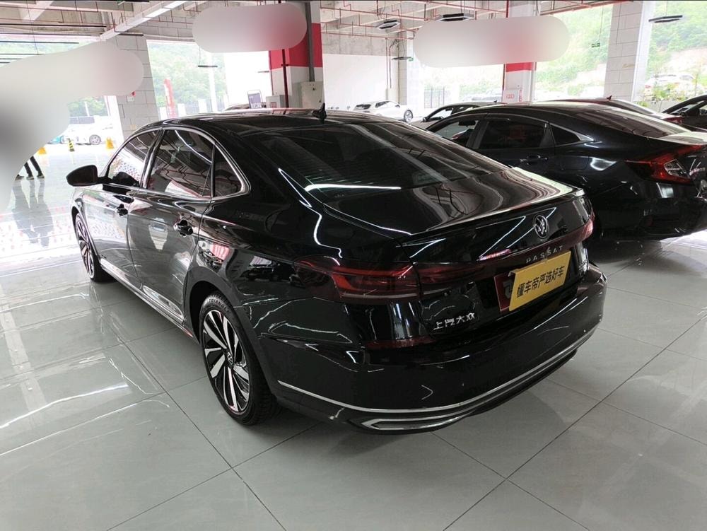 Volkswagen Passat 2023 — фото автомобиля