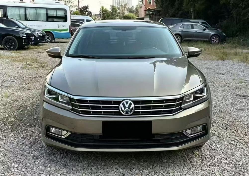 Volkswagen Passat 2017 — фото автомобиля