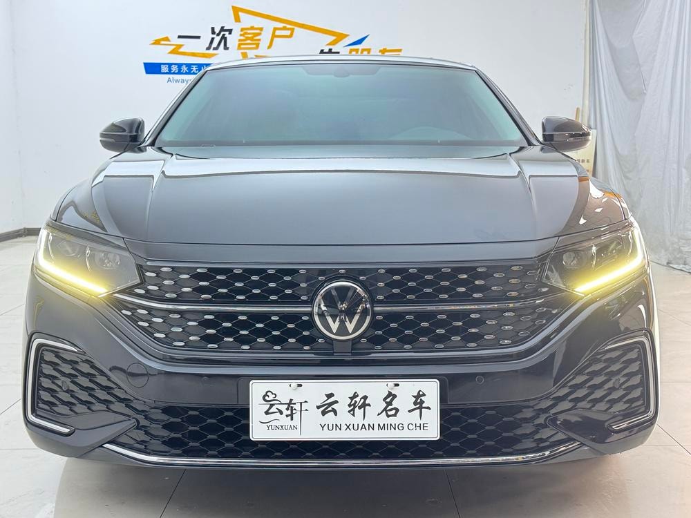 Volkswagen Passat 2025 — фото автомобиля